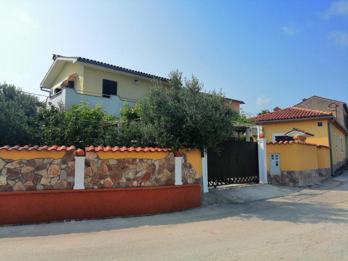 T&D Apartmani Pula Exterior photo