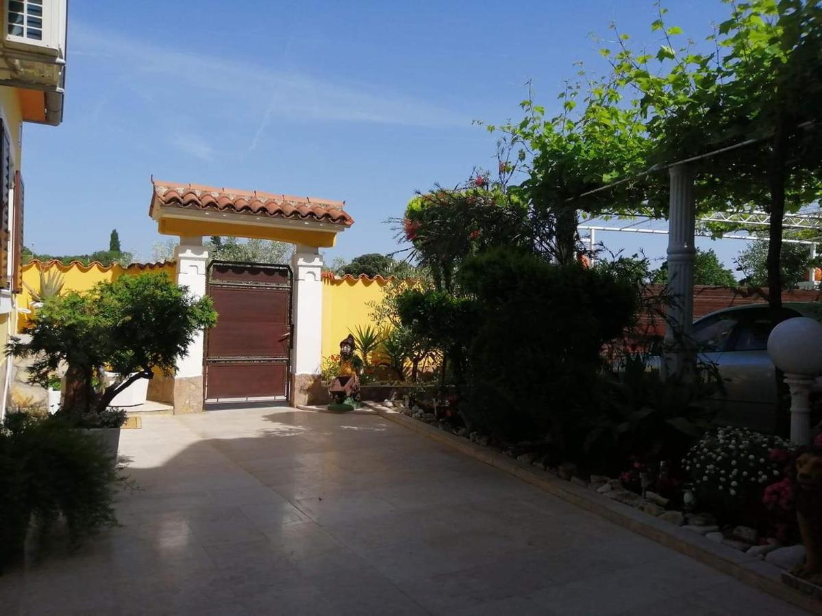T&D Apartmani Pula Exterior photo